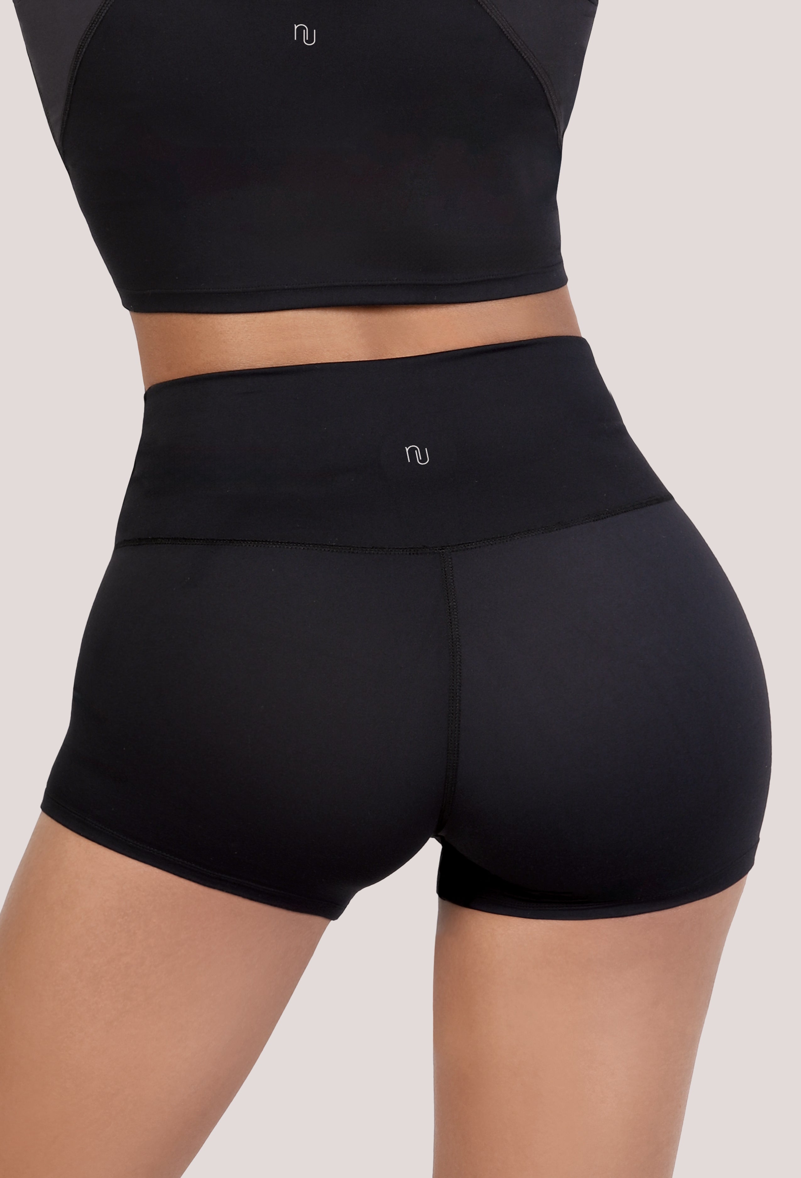 HIGH-RISE BIKER SHORTS 2.5"