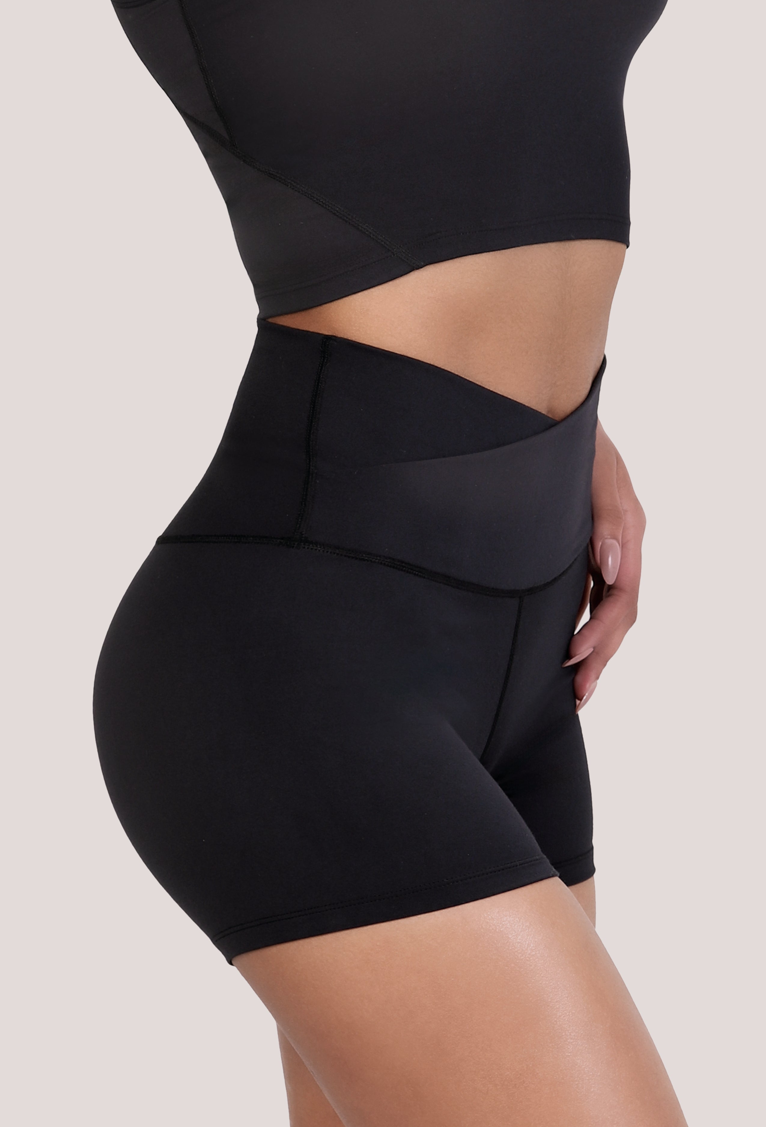 HIGH-RISE CROSSOVER BIKER SHORTS 4.3"