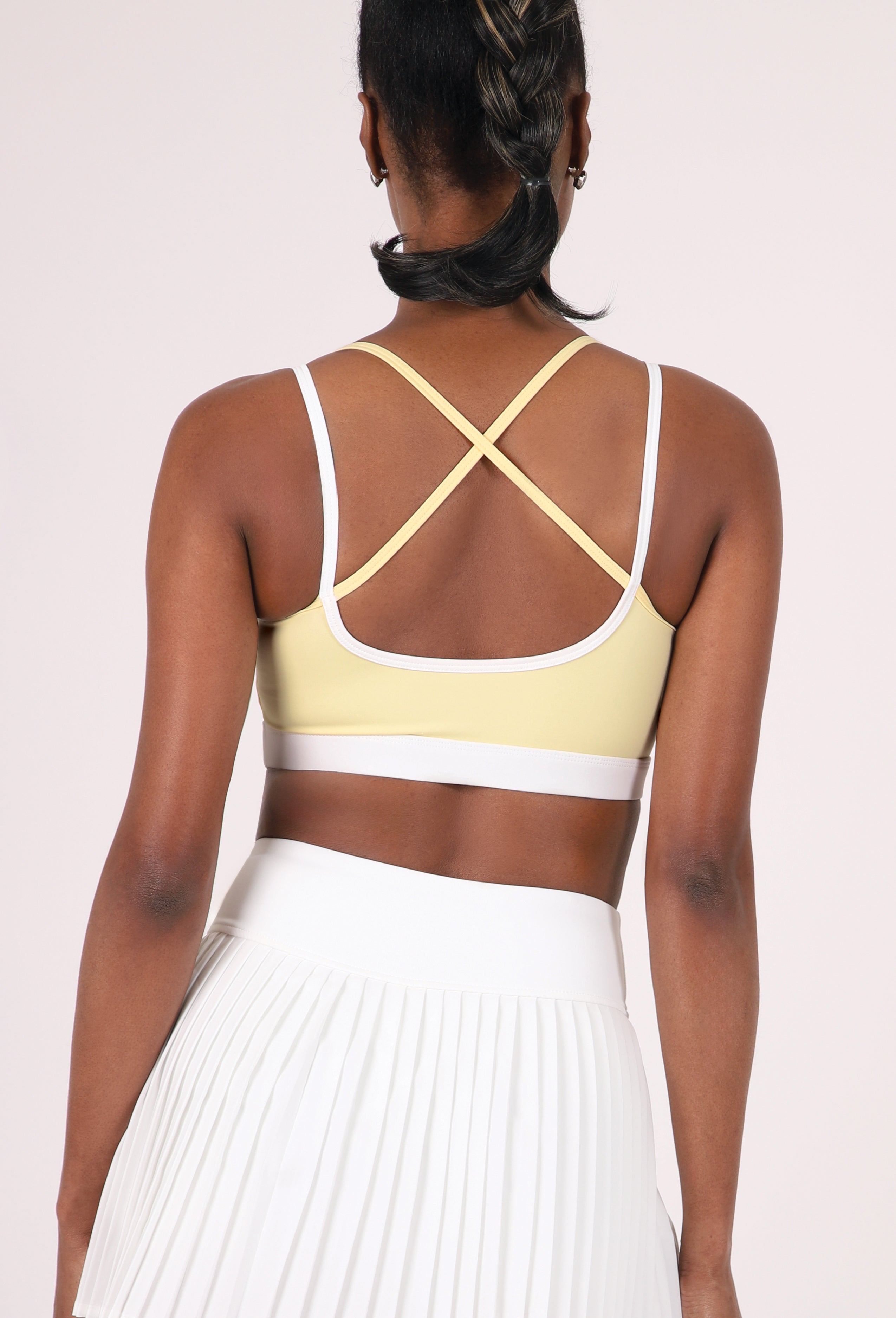 CROSS-BACK STRAP CROPPED SPORTS BRA TOP