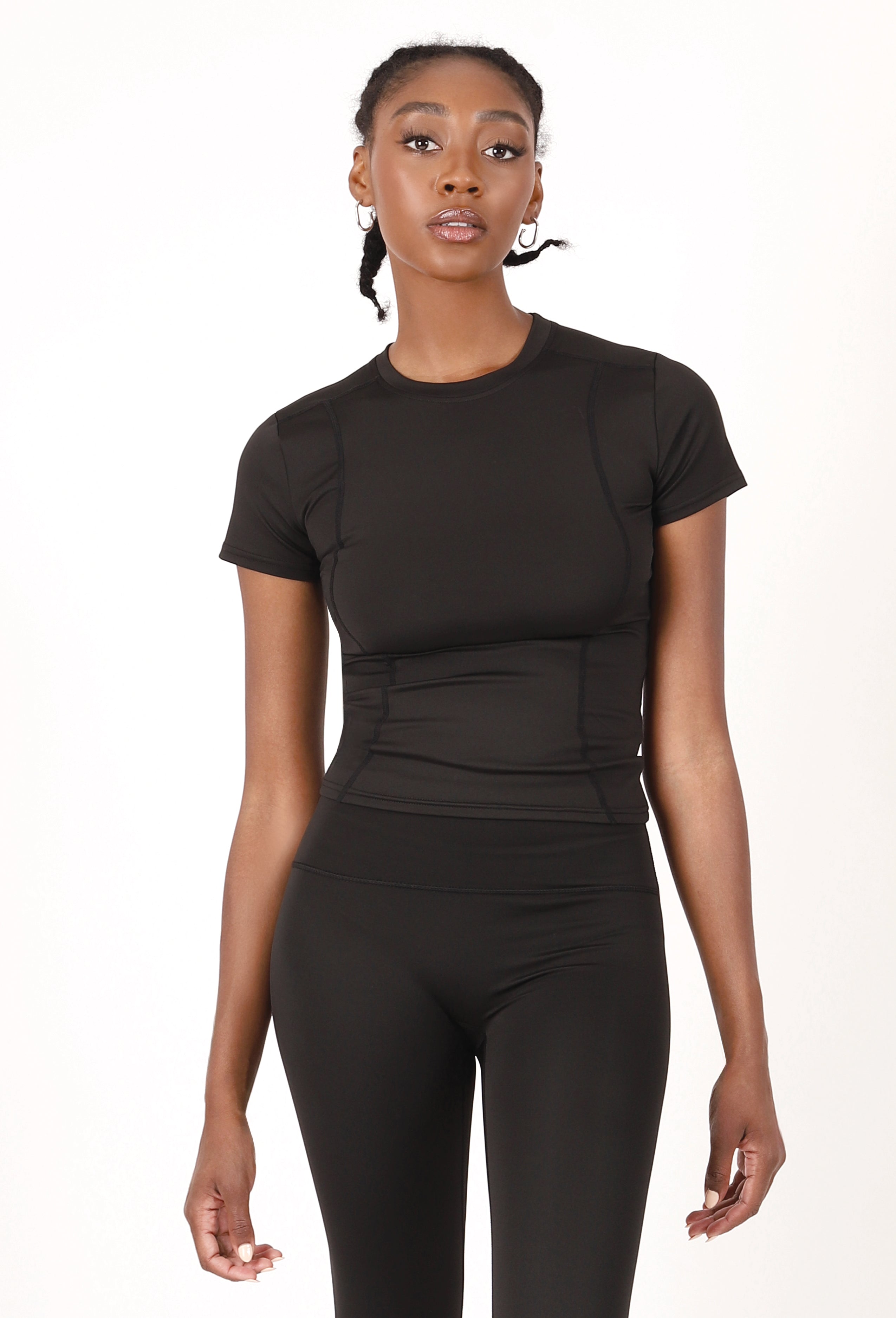SHORT-SLEEVE SPORTS TEE  •SLIM-FIT